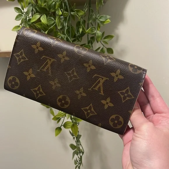 Louis Vuitton Monogram Bloom Emilie Wallet - Picture 4 of 7